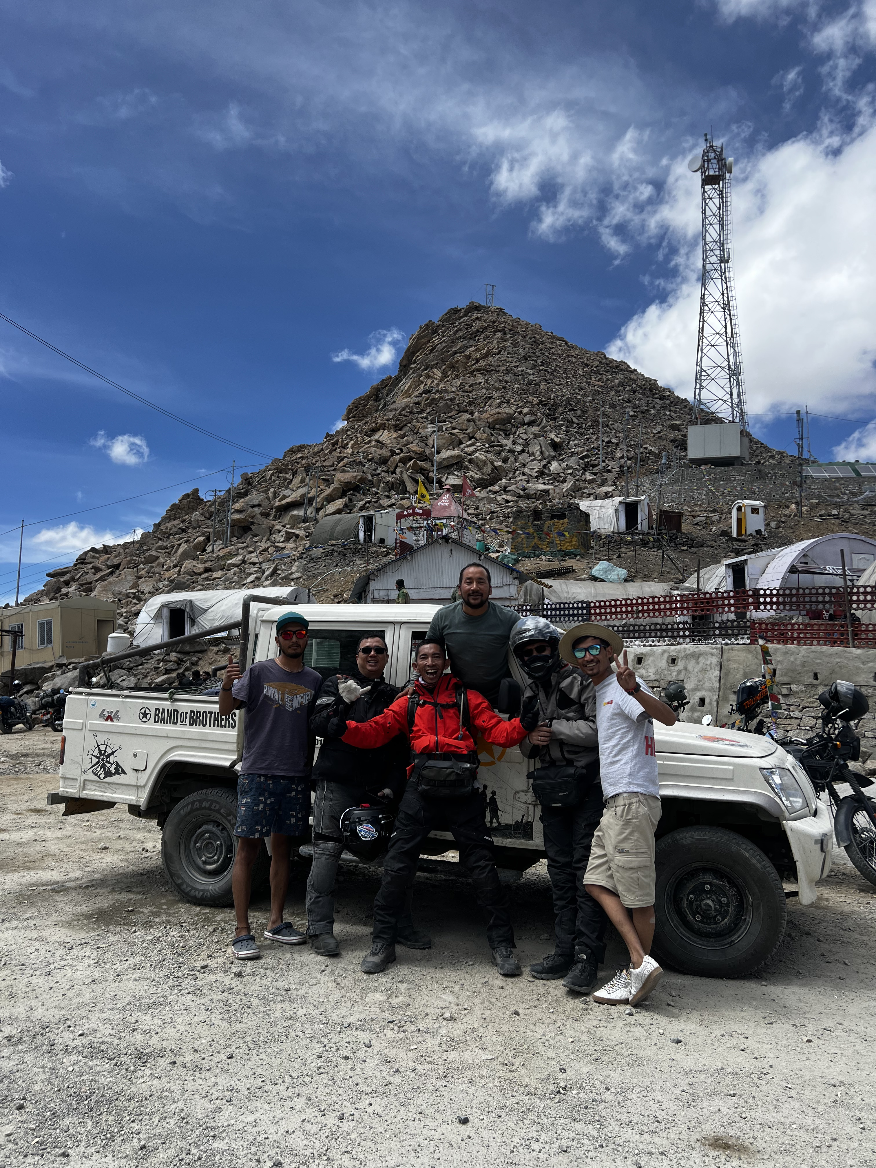 uploaded_packages_image/sliders/Leh_Ladakh_SUV/CAR_Tour_2025/67542abe3b169_IMG_4017.jpg