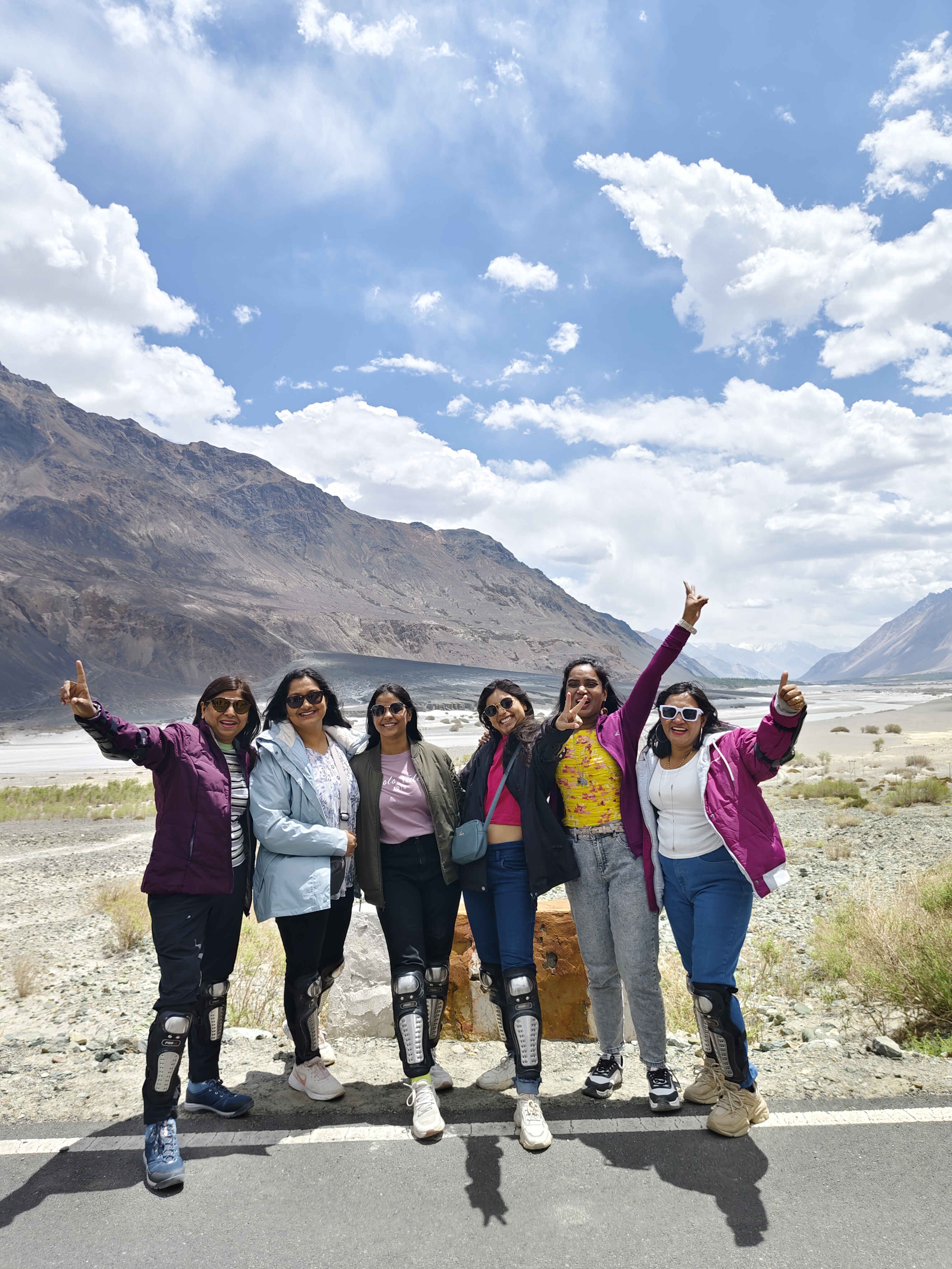 uploaded_packages_image/sliders/Offbeat_Ladakh_Nubra_Pangong/6753f1b81ff35_57.jpg